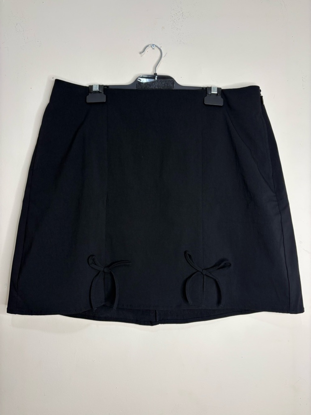 NWT Torrid Black Mini Bengaline Bow Skirt size 12